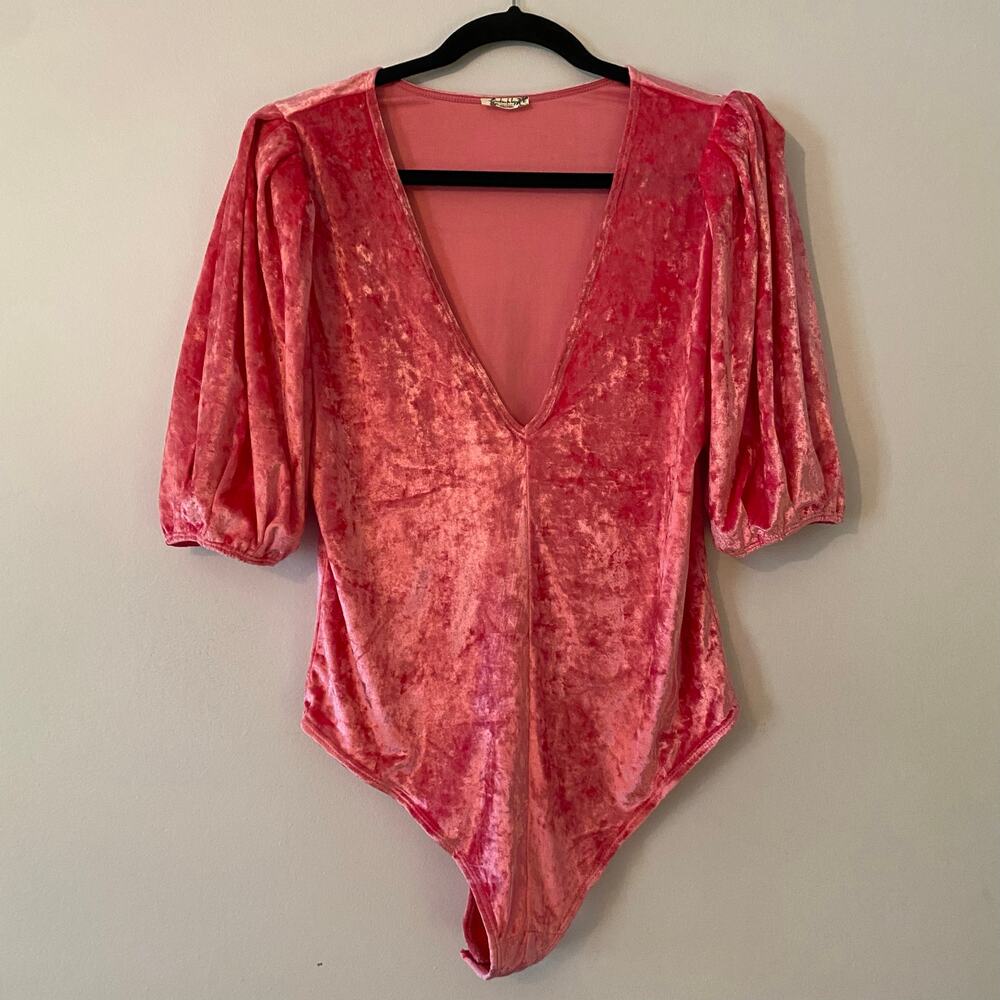 Free People Intimately Don't You Wish Pink Crushed Velvet Puff Sleeve Bodysuit - Picture 2 of 11